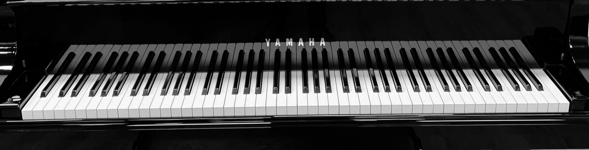 Clavier du piano Yamaha — cours de piano à Valleiry